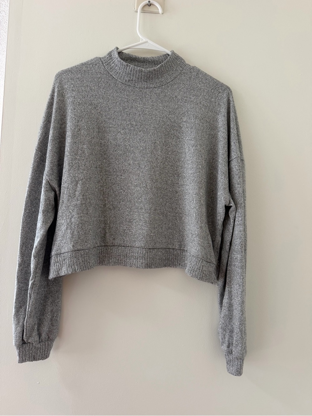 SO Cropped Turtleneck Sweater Womens L Gray Excellent Mock Neck Knit Layering